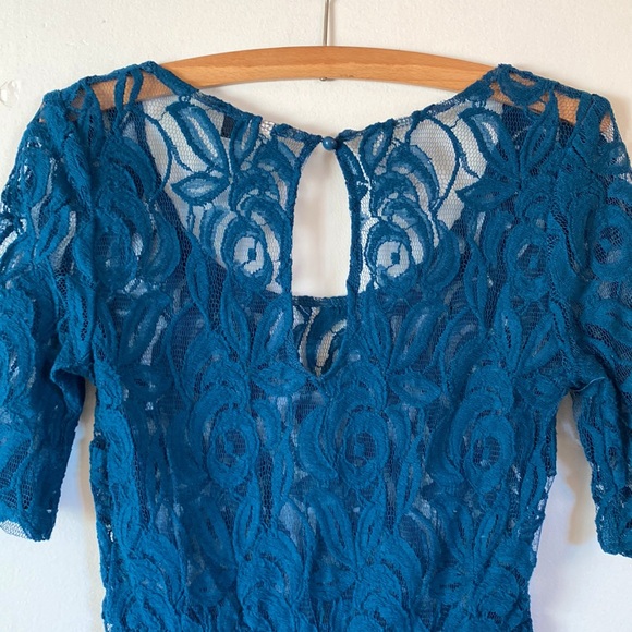 Gorgeous Lace Peplum Top Size S - Picture 3 of 6